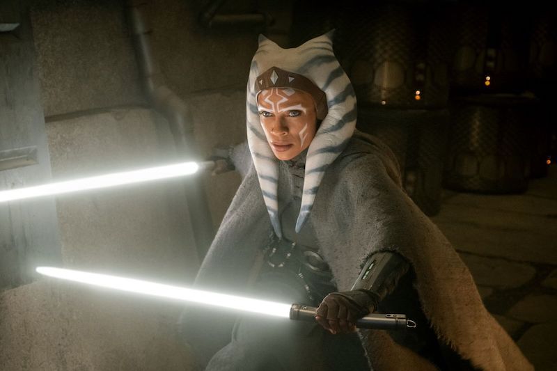 Ahsoka with white lightsabers