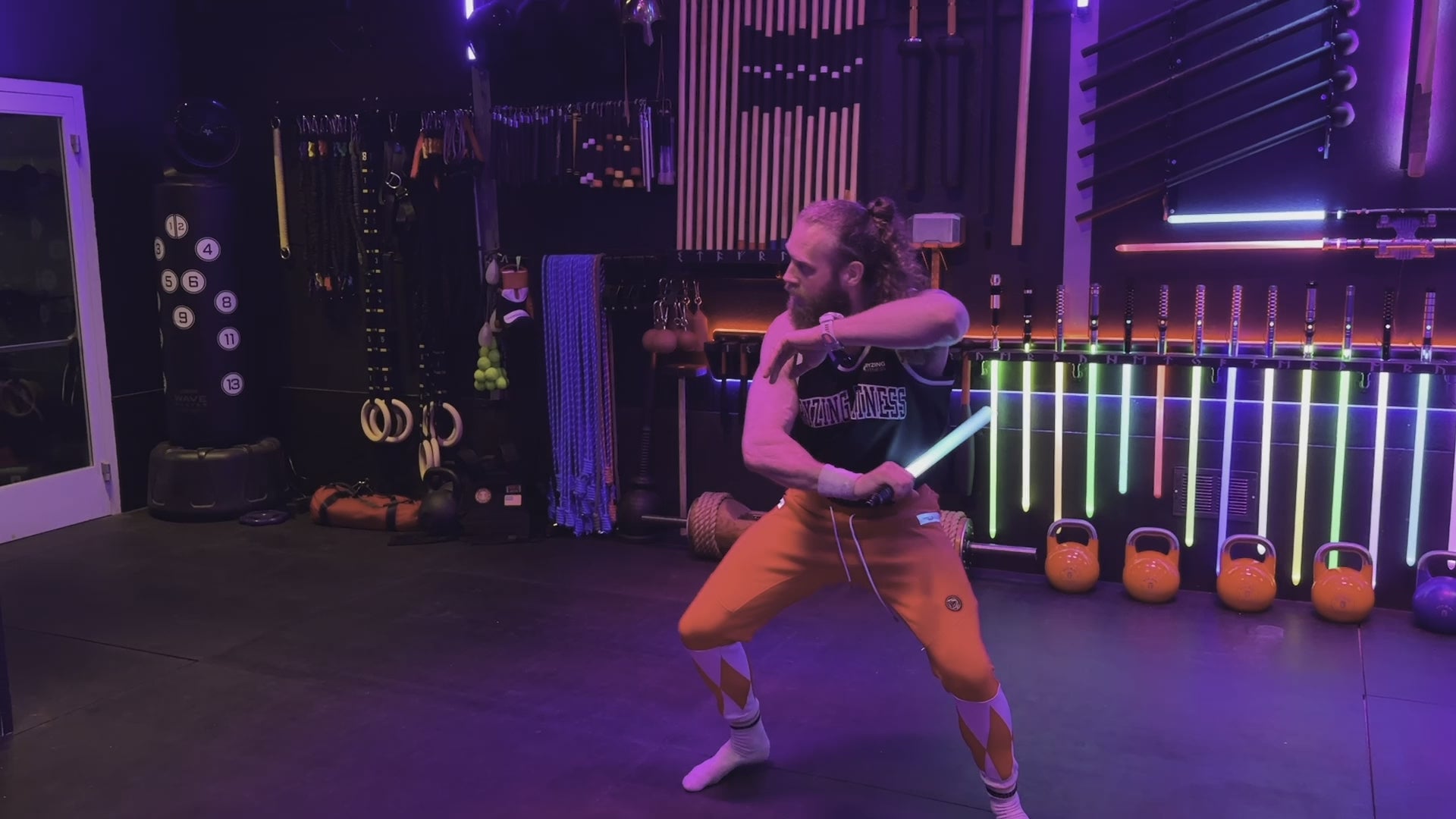 Charger la vidéo: Justin, founder of HeroFit, shares his honest experience using SabersPro lightsabers in real training classes for over a year.After testing nearly 30 sabers through dueling, drops, and continuous use, he breaks down how they perform where it matters most—durability, reliability, and consistency under pressure.From running classes with 20+ participants to pushing the sabers through demanding conditions, this review offers a real-world look at what you can expect from SabersPro over time.